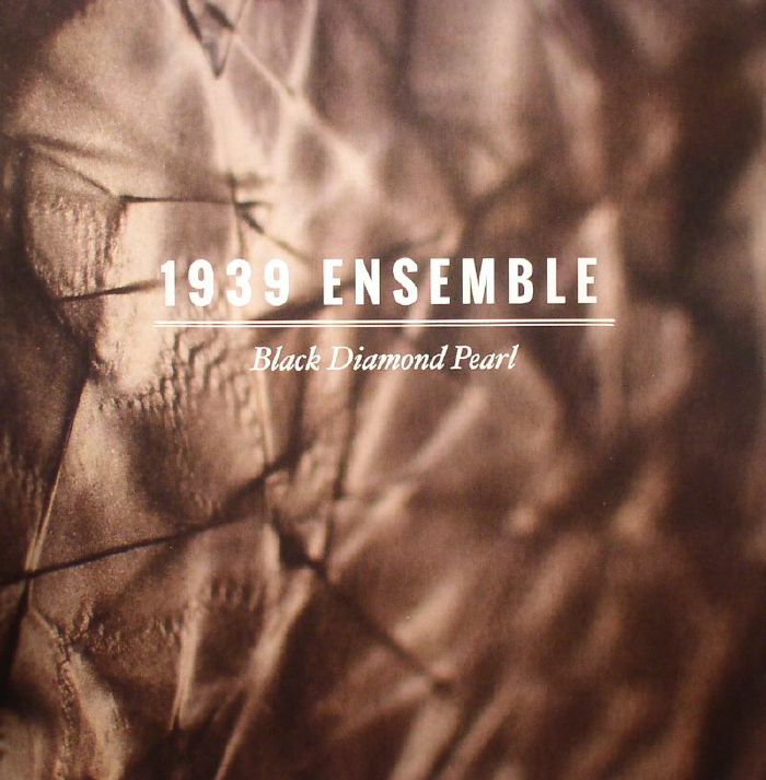 1939 Ensemble Black Diamond Pearl