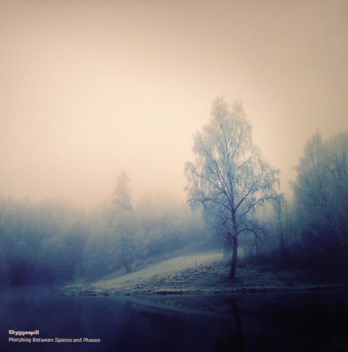 Skyggespill Morphing Between Spaces and Phases