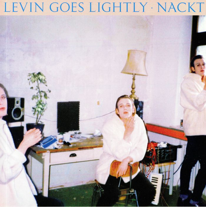 Levin Goes Lightly Nackt