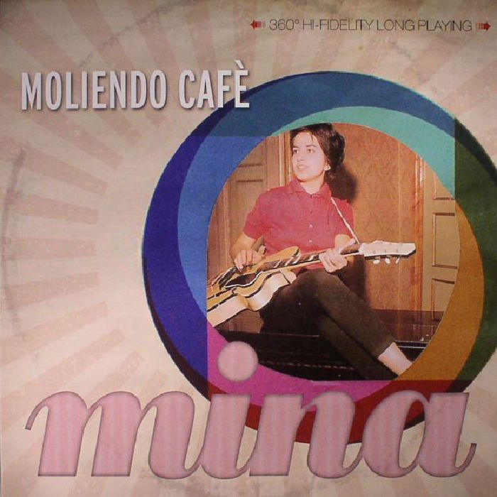 Mina Moliendo Cafe